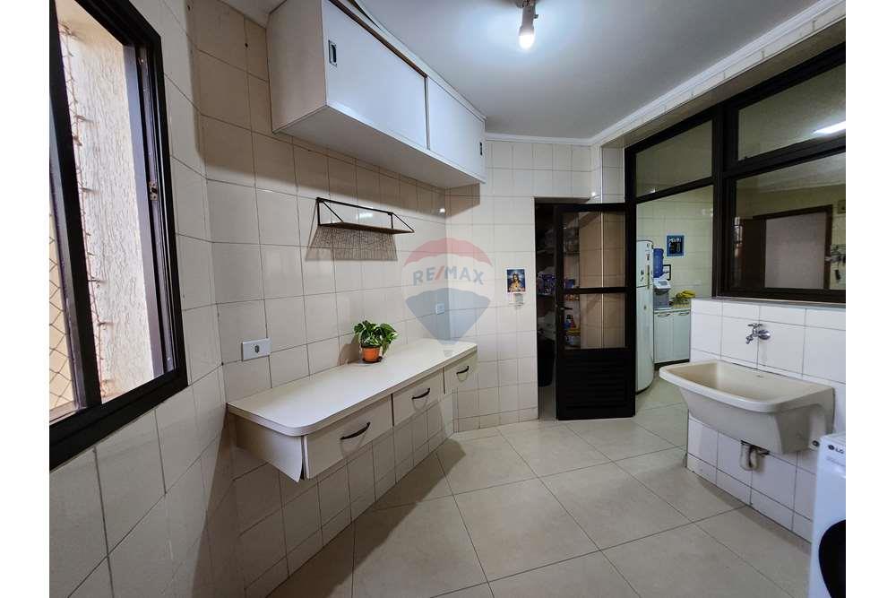 Apartamento à venda com 3 quartos, 157m² - Foto 11