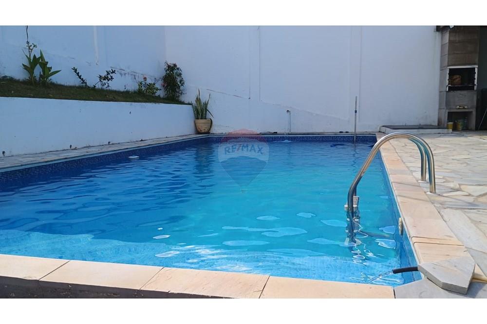 Casa à venda com 3 quartos, 256m² - Foto 1