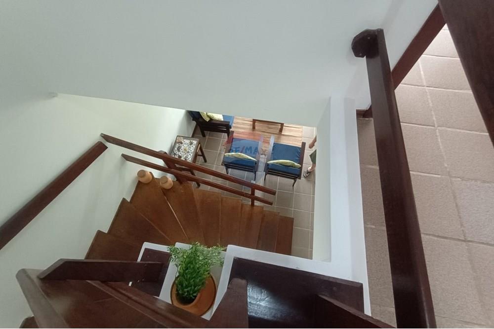 Casa de Condomínio - Venda - Bertioga , São Paulo - escada ao 2o. piso c.jpg - Sala de estar - 690341032-39