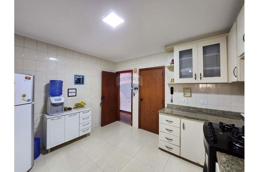 Apartamento à venda com 3 quartos, 157m² - Foto 7