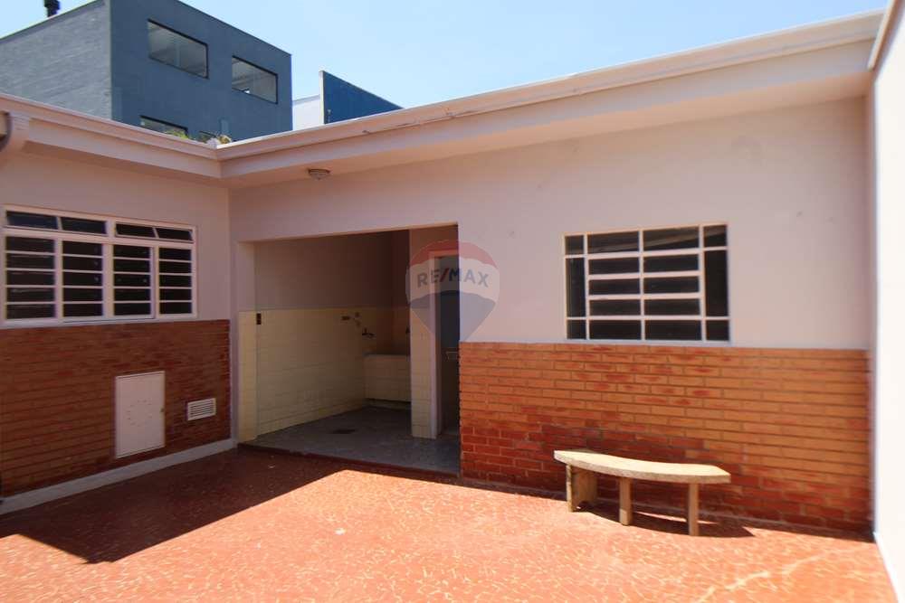 Casa para alugar com 3 quartos, 242m² - Foto 2