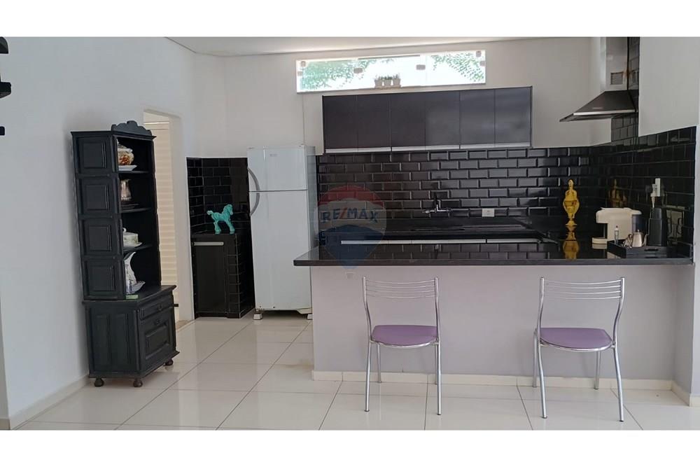 Casa à venda com 3 quartos, 256m² - Foto 18