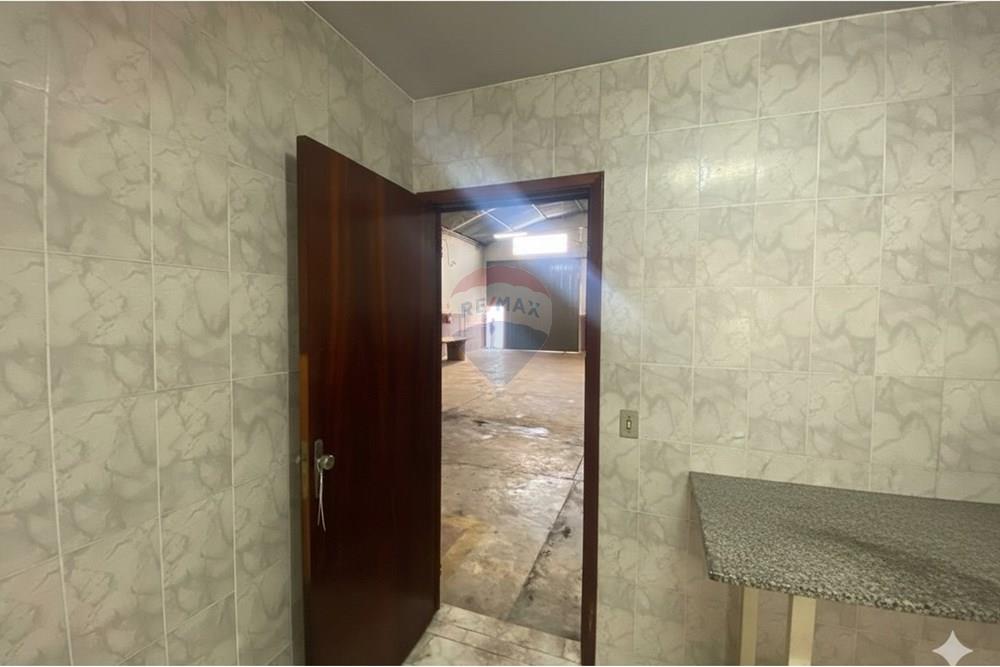 Comercial - Almacén - Piracicaba , Sao Paulo - BR - Generated Image October 10, 2025 - 2_55PM.jpg - 690781182-14