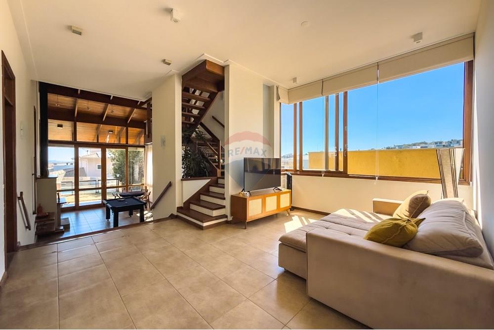 Casa de Condomínio - Venda - Indaiatuba , São Paulo - 5 - sala tv e escadas horiz.jpg - Sala privativa - 690471148-7