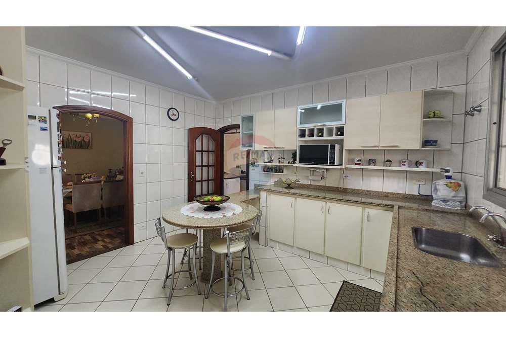 Casa à venda com 3 quartos, 250m² - Foto 30