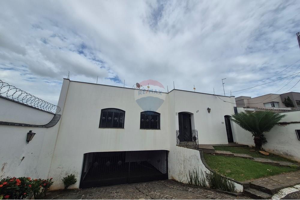 Casa à venda com 5 quartos, 312m² - Foto 4