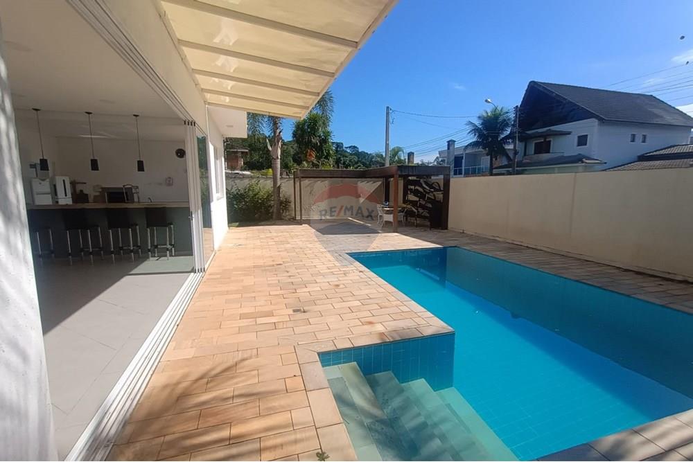 Casa - Venda - Bertioga , São Paulo - casa-com-6-suítes_a-venda-no-Indaiá-Bertioga-remax-690341032-30-corretor-Edivaldo-Santos-foto094.jpg - Quintal - 690341032-30