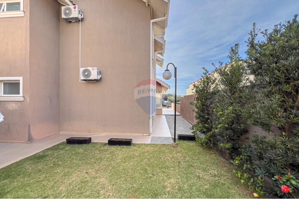 Casa de Condomínio - Venda - Atibaia , São Paulo - lateral casa.jpg - Jardim Externo - 690471166-1