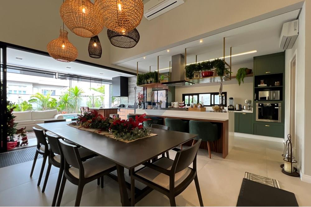 Casa de Condomínio - Venda - Santana de Parnaíba , São Paulo - DJI_20251201_141219_203.JPG - Cozinha da sala de estar - 691081036-2