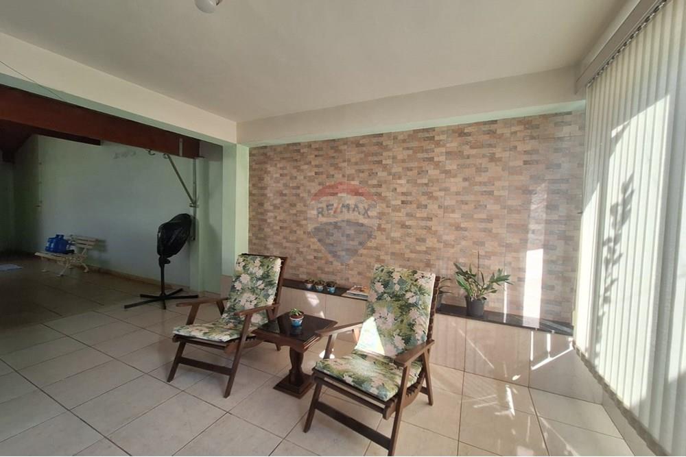 Casa à venda com 2 quartos, 144m² - Foto 11