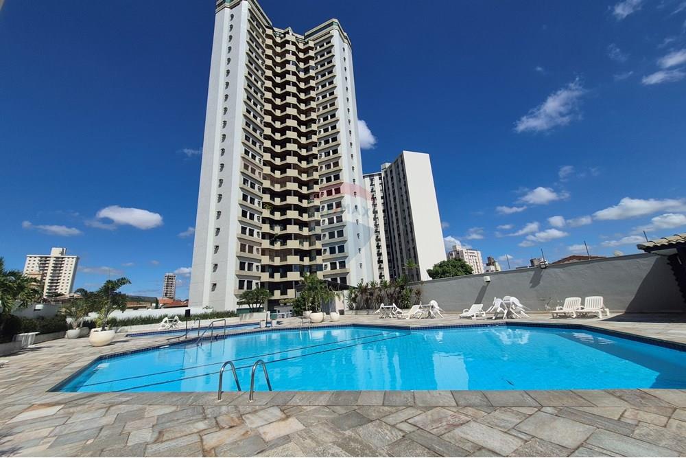 Apartamento à venda com 4 quartos, 221m² - Foto 1