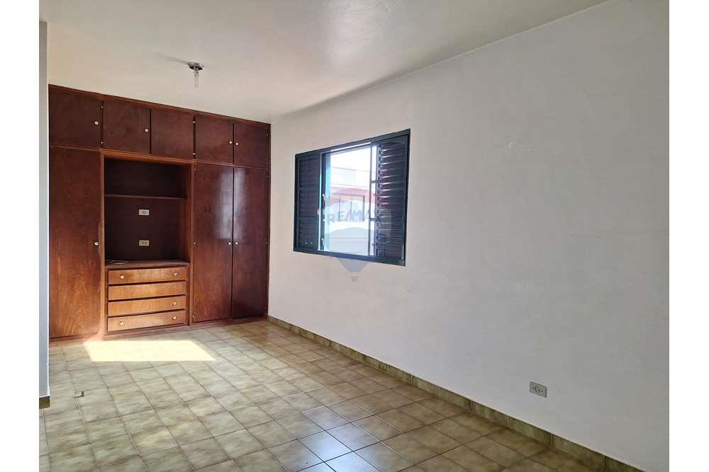 Casa à venda com 6 quartos, 249m² - Foto 25