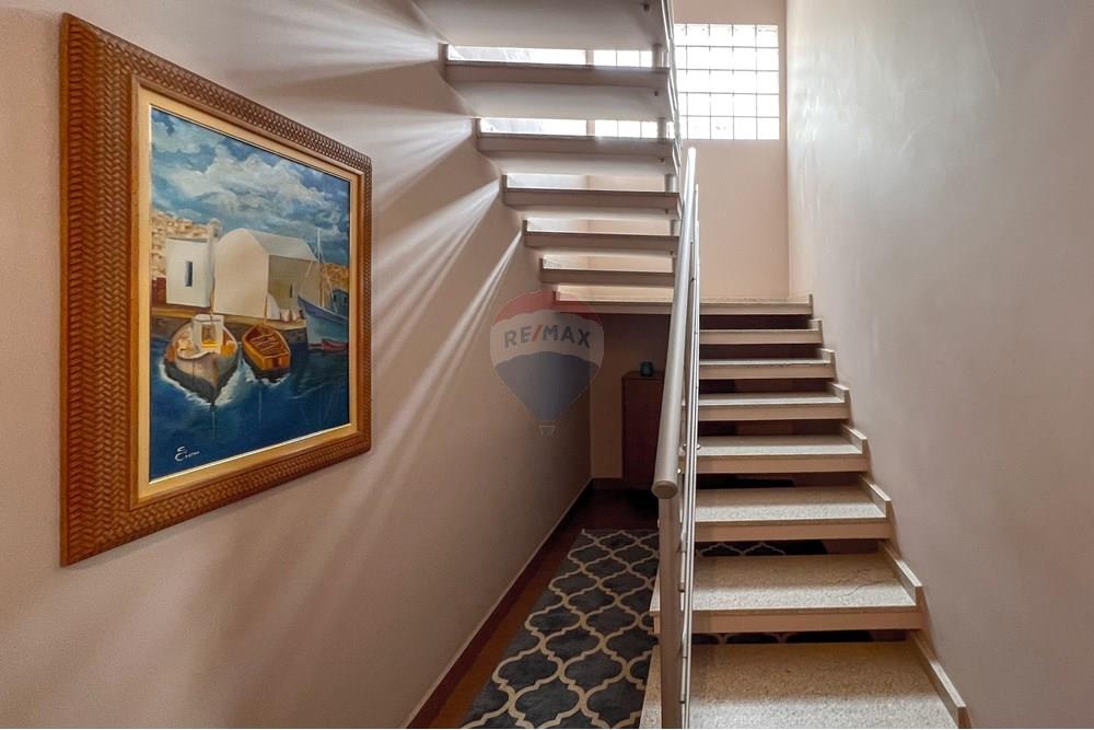 Casa de Condomínio - Venda - Atibaia , São Paulo - escada 1.jpg - Layout aberto - 690471166-1