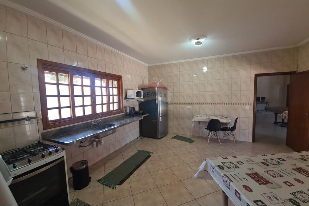 Casa para alugar com 3 quartos, 343m² - Foto 48