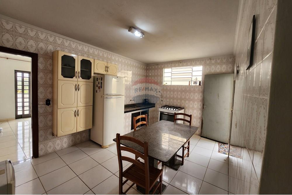 Casa à venda com 2 quartos, 100m² - Foto 13