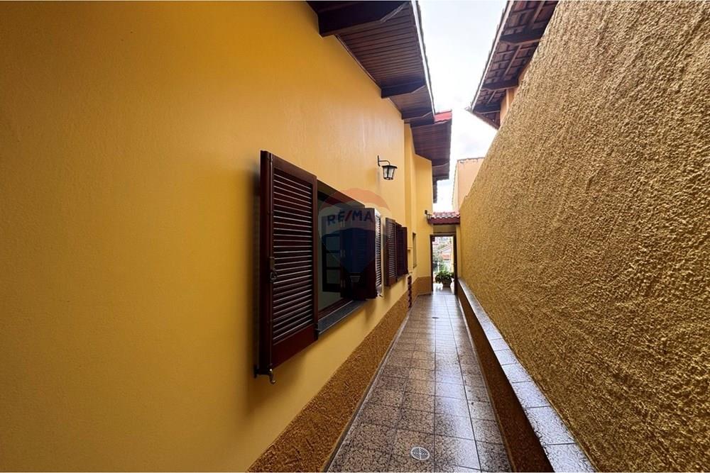 Casa - Venda - Bragança Paulista , São Paulo - photo_2026-01-28_15-30-19.jpg - Corredor - 690041052-136