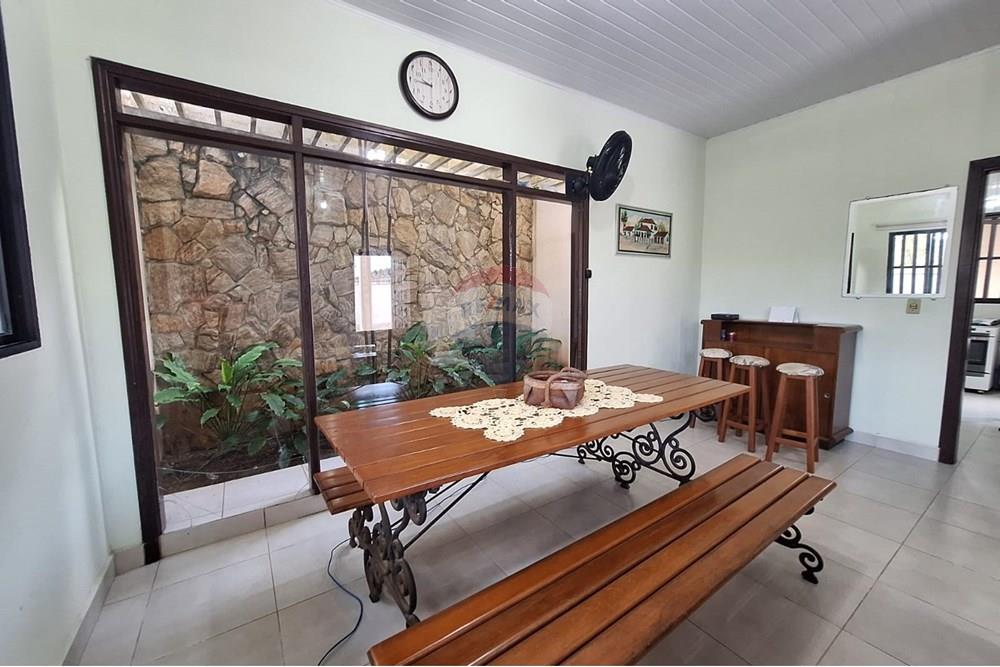 Sobrado - Venda - Bertioga , São Paulo - sobrado-a-venda-no-centro-de-bertioga-com-3-quartos-e-1-suites-50m-da-praia-remax-690341014-14-corretora-paula-jacometti-foto15. - Jardim de Inverno - 690341014-18