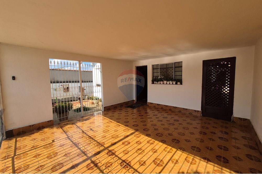 Casa à venda com 5 quartos, 183m² - Foto 4