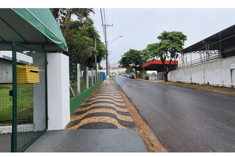 Galpão - Alugar - Valinhos , São Paulo - rua lado esq.jpg - 690491079-11