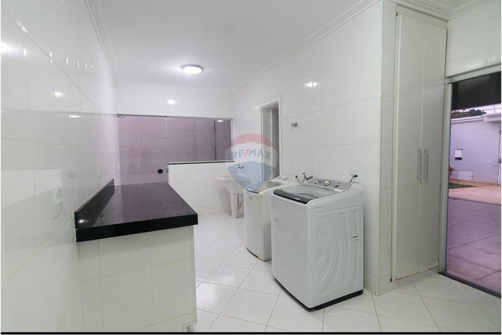 Casa para alugar com 5 quartos, 450m² - Foto 10