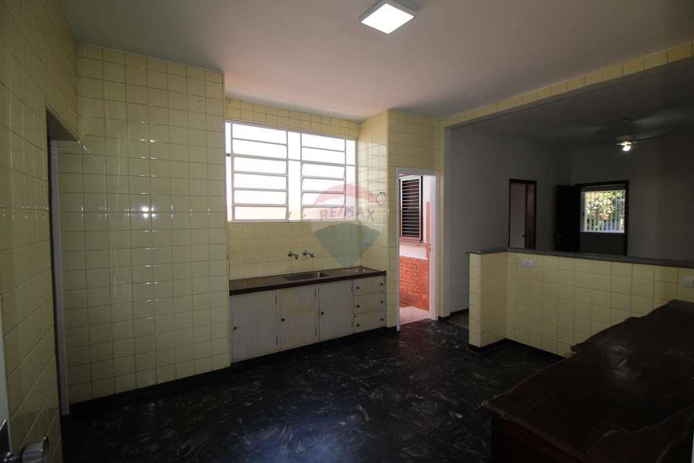 Casa para alugar com 3 quartos, 242m² - Foto 19