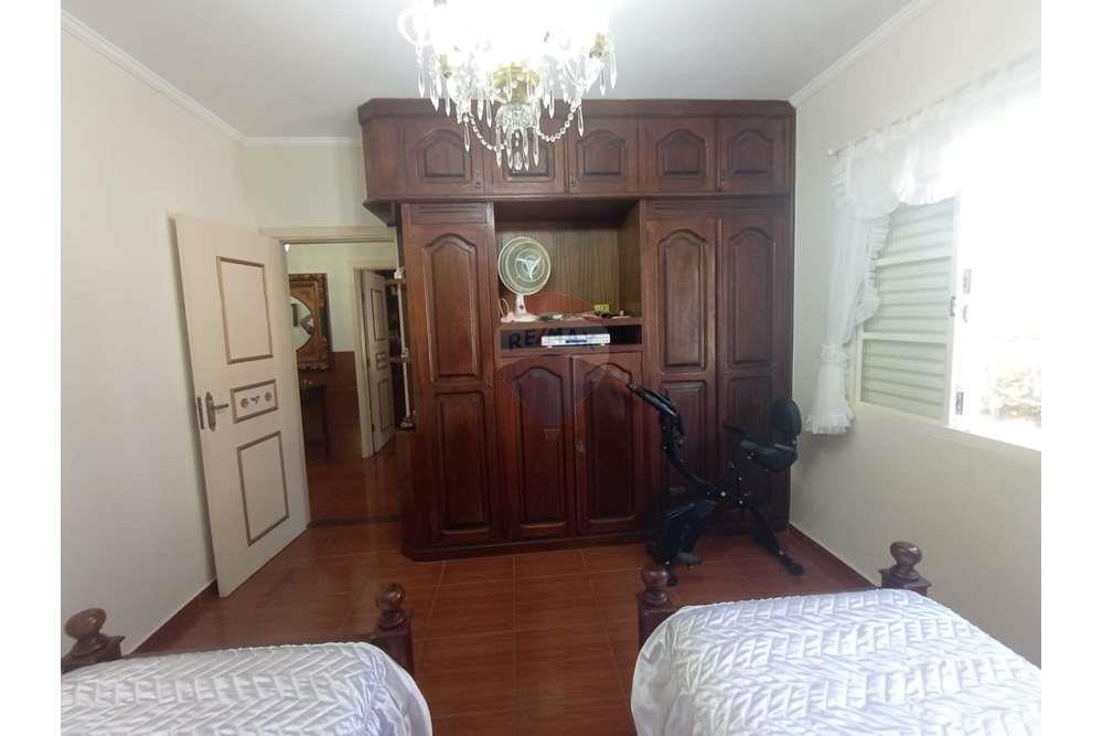 Casa à venda com 5 quartos, 199m² - Foto 30