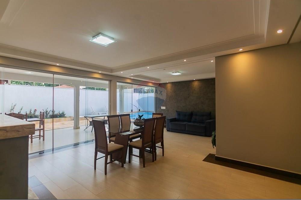 Casa para alugar com 5 quartos, 450m² - Foto 21
