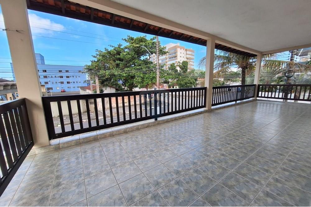 Sobrado - Venda - Bertioga , São Paulo - sobrado-a-venda-no-centro-de-bertioga-com-3-quartos-e-1-suites-50m-da-praia-remax-690341014-14-corretora-paula-jacometti-foto28. - Terraço - 690341014-18
