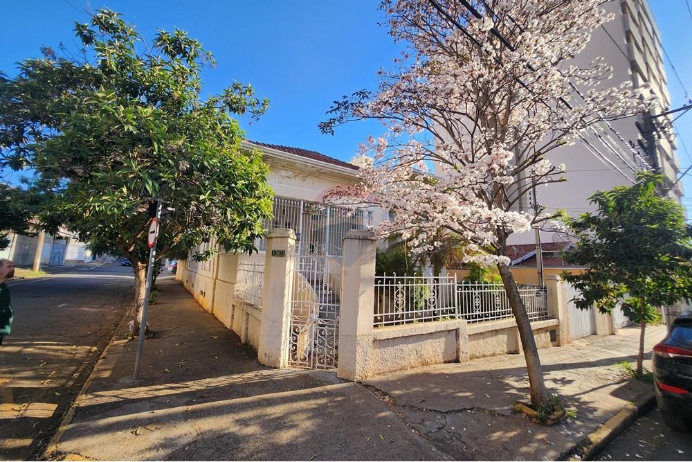 Prédio Inteiro para alugar com 3 quartos, 146m² - Foto 1