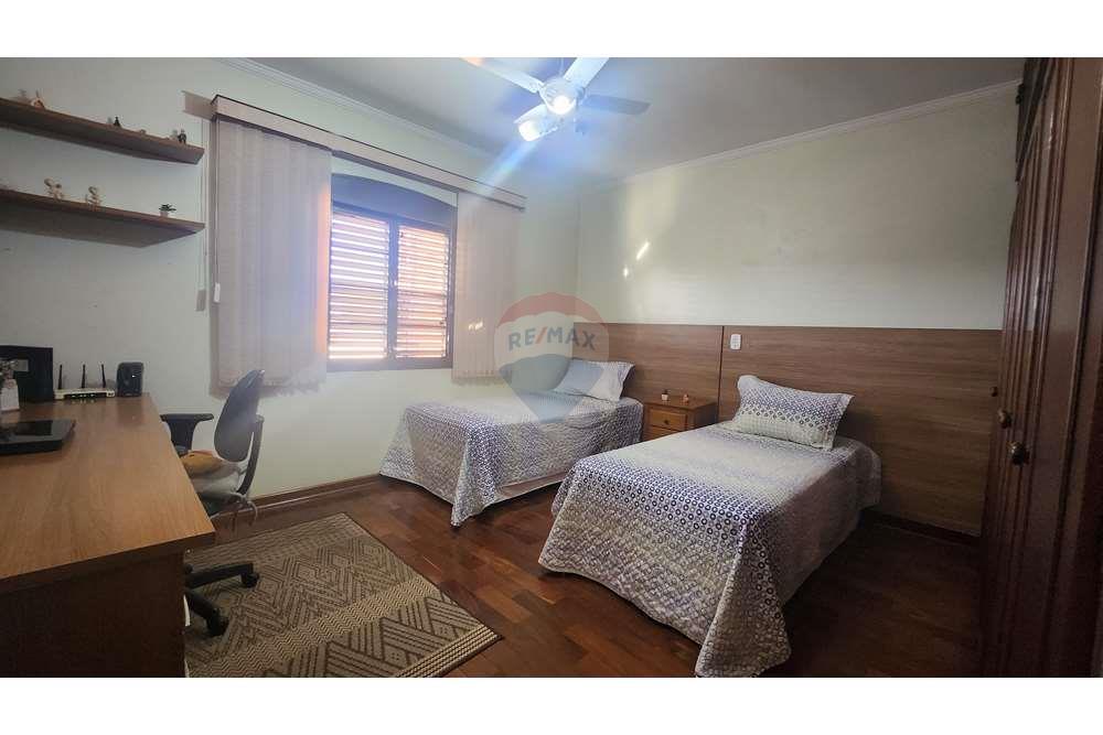 Casa à venda com 3 quartos, 250m² - Foto 54