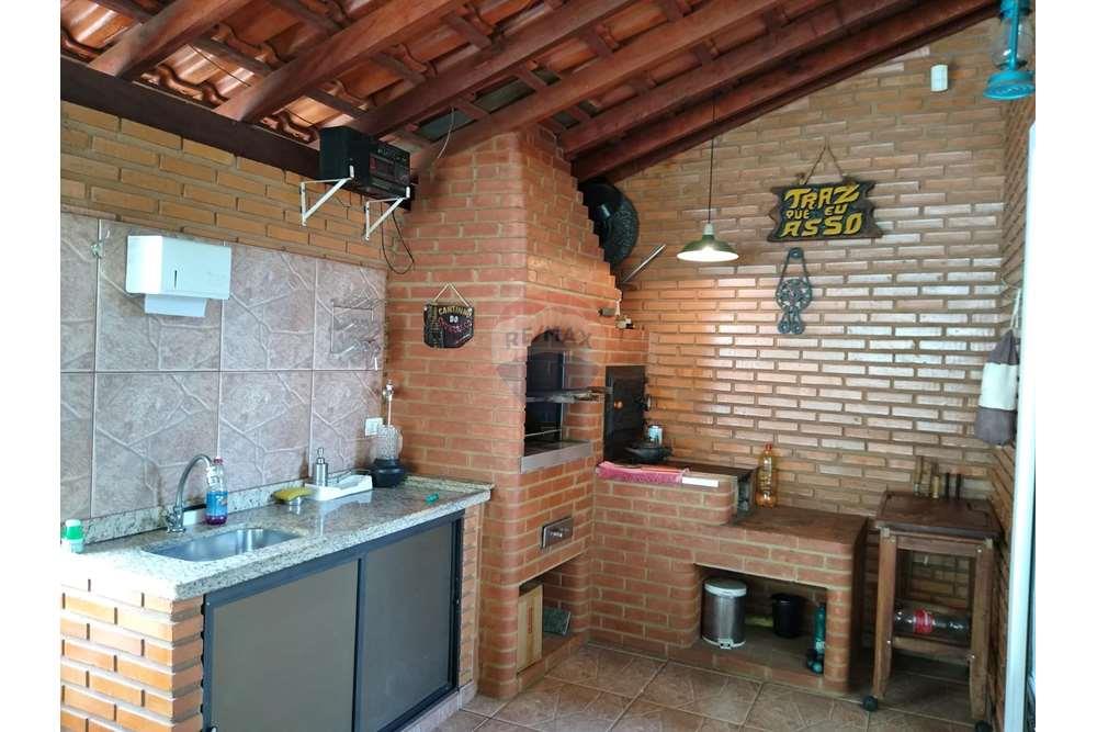 Casa à venda com 4 quartos, 243m² - Foto 17