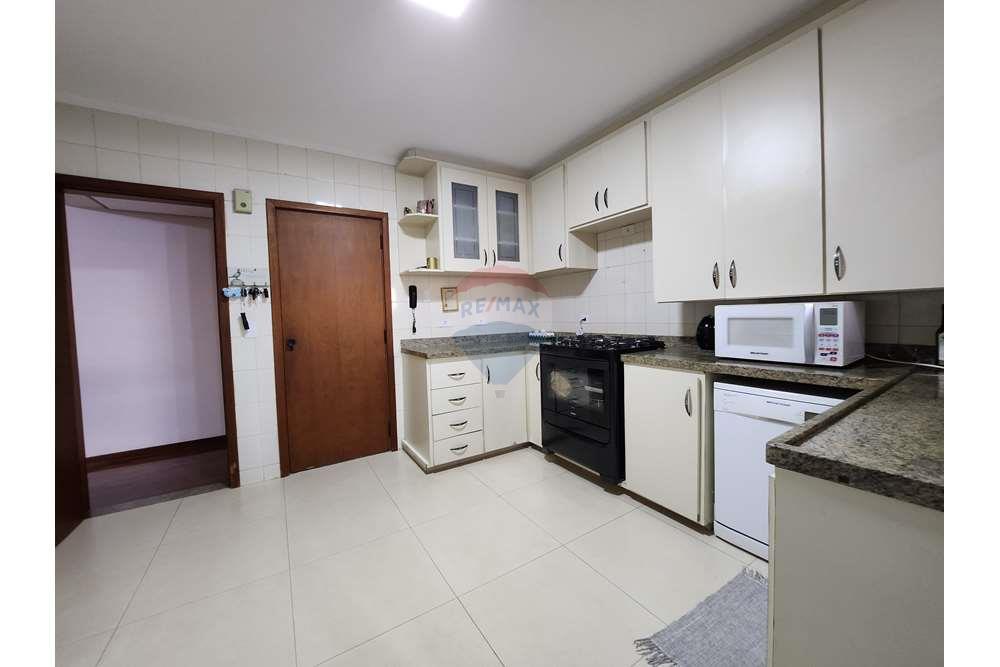 Apartamento à venda com 3 quartos, 157m² - Foto 9