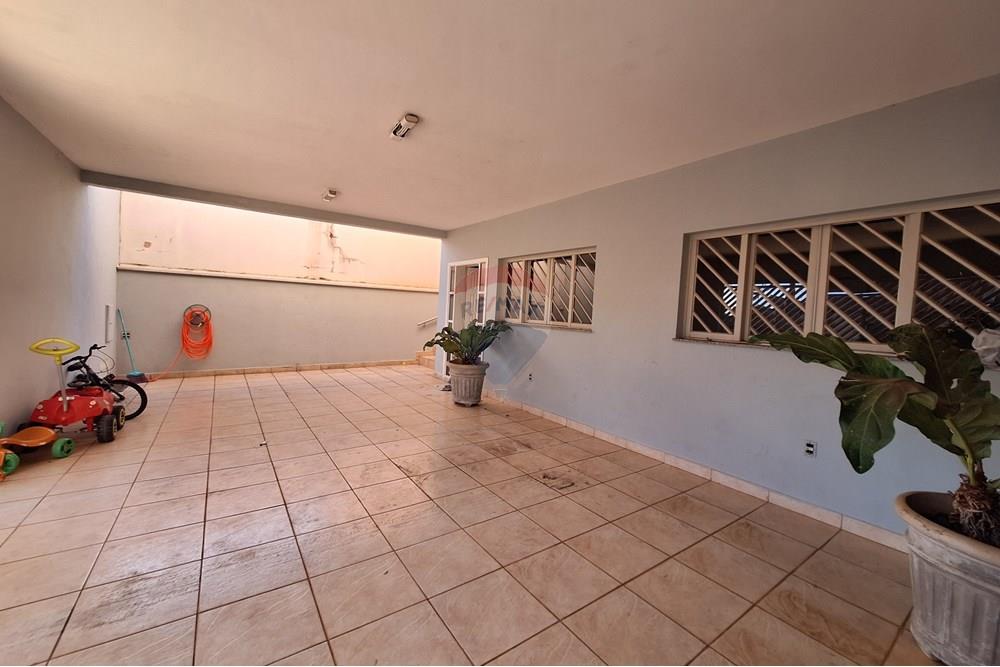 Sobrado à venda com 4 quartos, 274m² - Foto 2