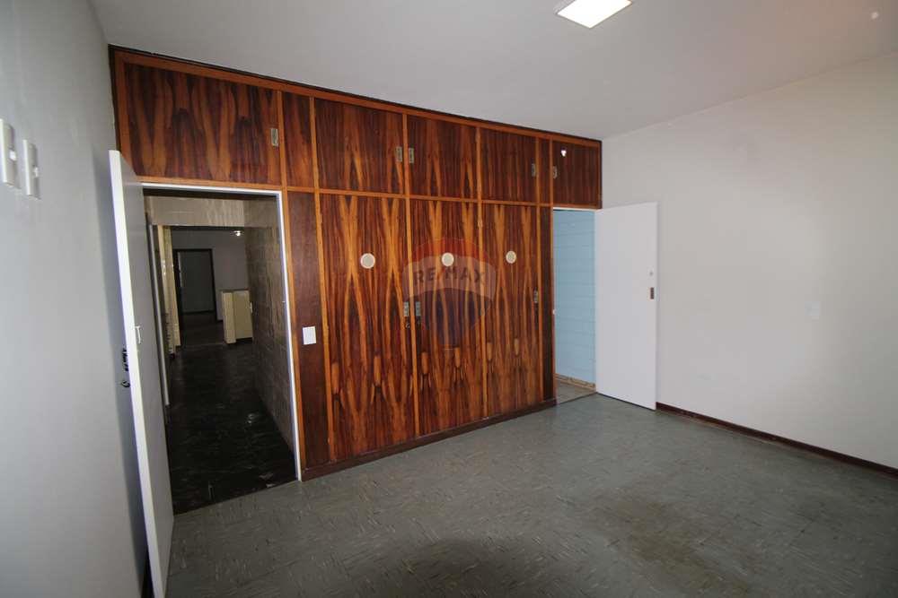 Casa para alugar com 3 quartos, 242m² - Foto 26