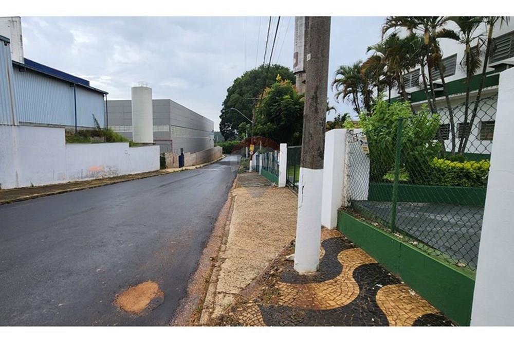 Galpão - Alugar - Valinhos , São Paulo - rua lado dir.jpg - 690491079-11