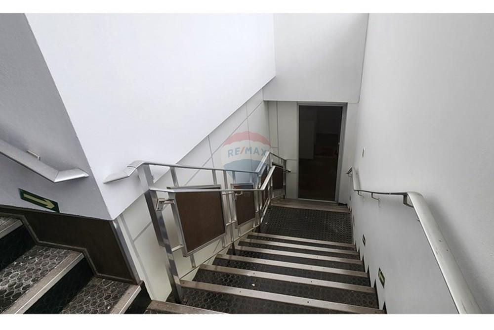 Galpão - Alugar - Valinhos , São Paulo - escada escritorio.jpg - 690491079-11