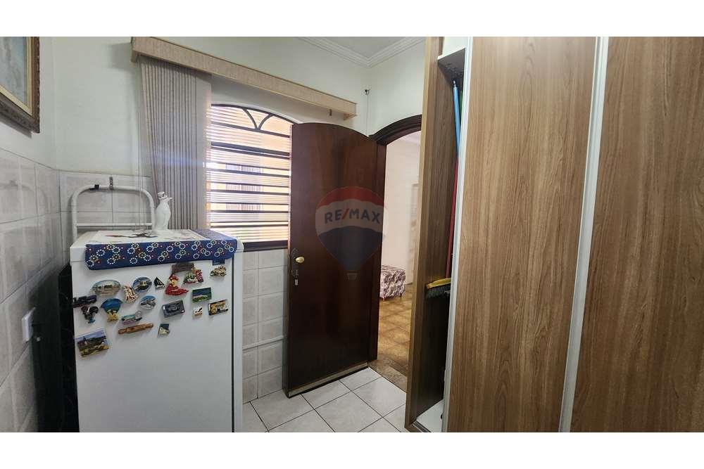 Casa à venda com 3 quartos, 250m² - Foto 33