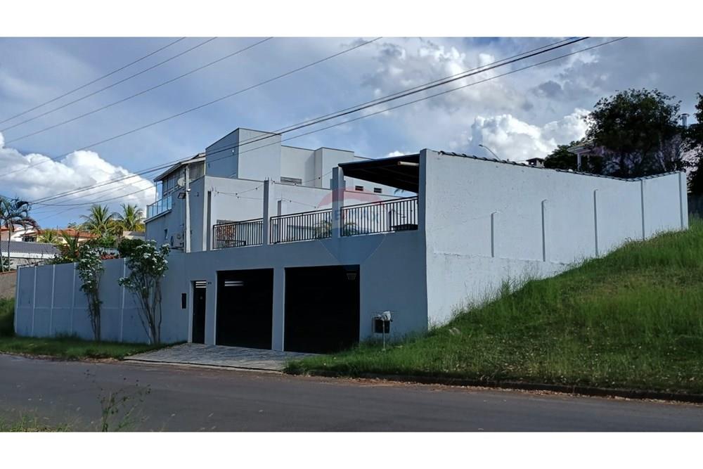 Casa à venda com 3 quartos, 256m² - Foto 3