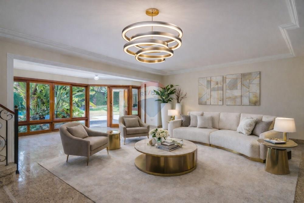 Casa de Condomínio - Venda - Valinhos , São Paulo - Sala de estar sofisticada e iluminada.jpg - 690851011-438