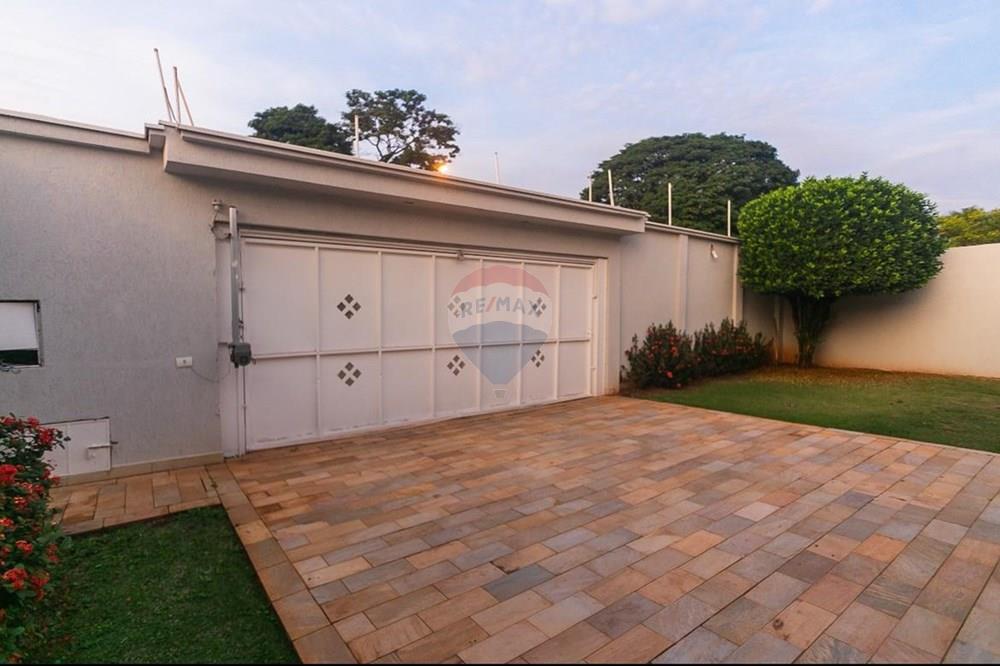 Casa para alugar com 5 quartos, 450m² - Foto 2