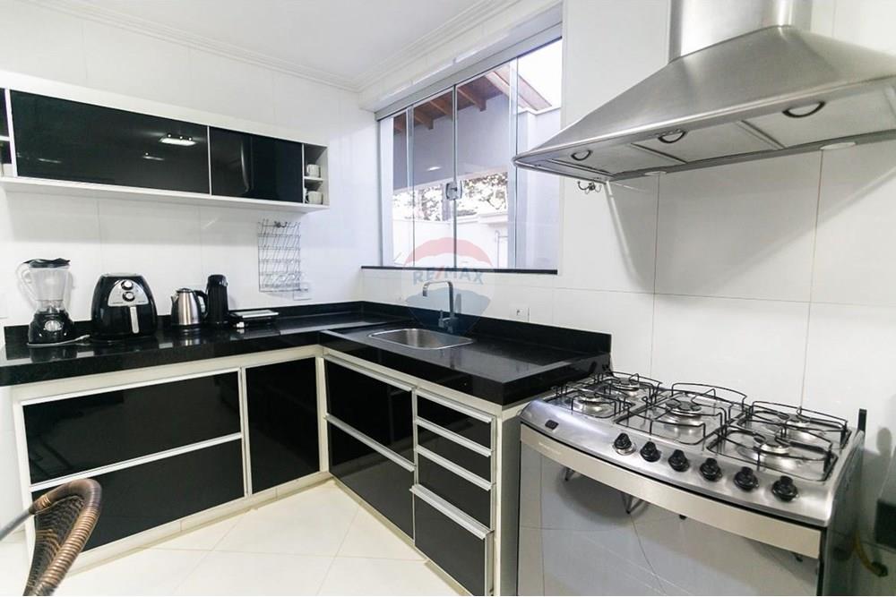 Casa para alugar com 5 quartos, 450m² - Foto 11