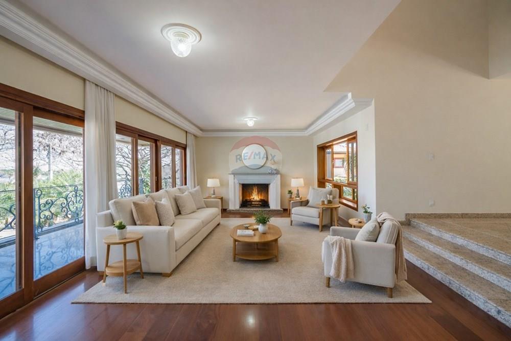 Casa de Condomínio - Venda - Valinhos , São Paulo - Sala de estar aconchegante e iluminada.jpg - 690851011-438