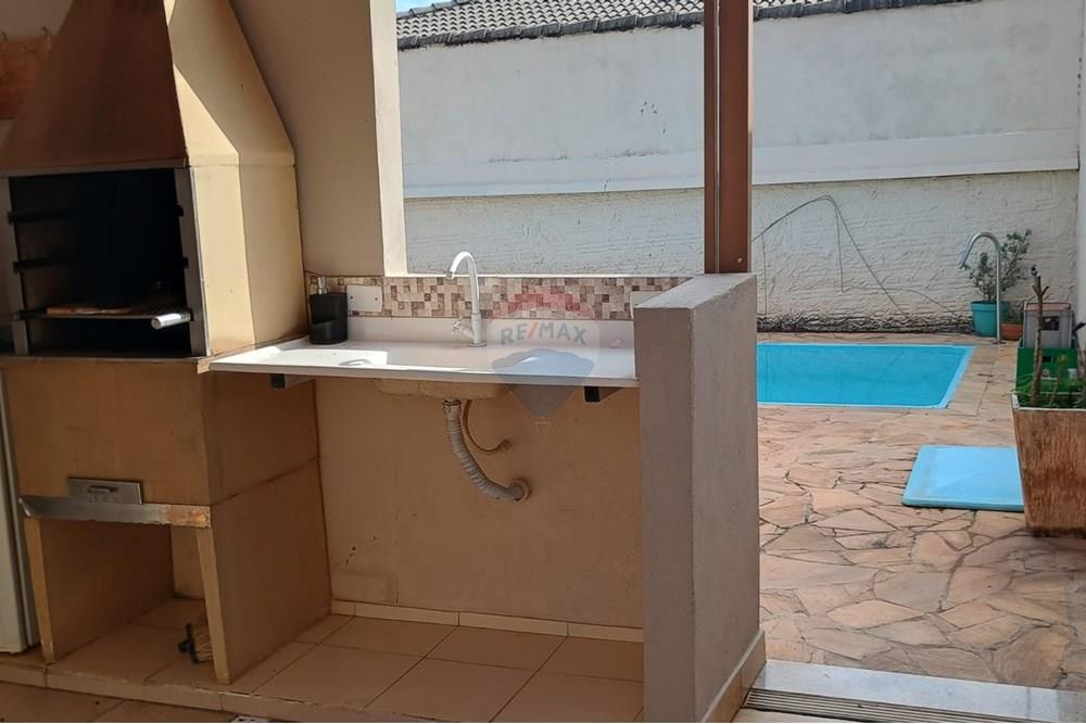 Casa para alugar com 2 quartos, 98m² - Foto 27