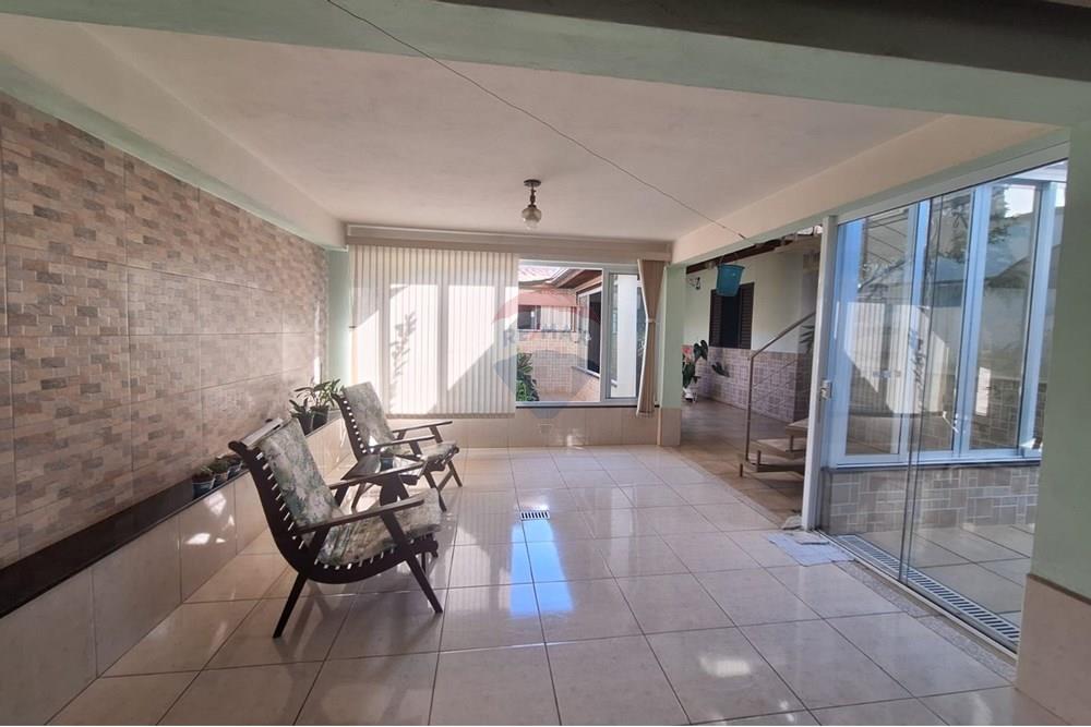 Casa à venda com 2 quartos, 144m² - Foto 1
