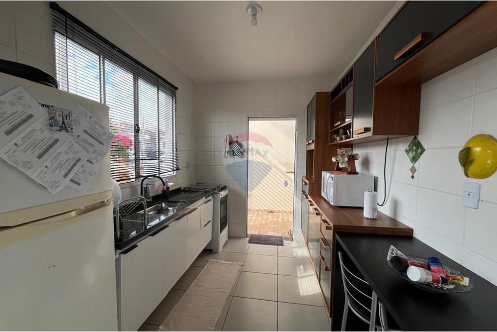 Casa para alugar com 2 quartos, 60m² - Foto 12