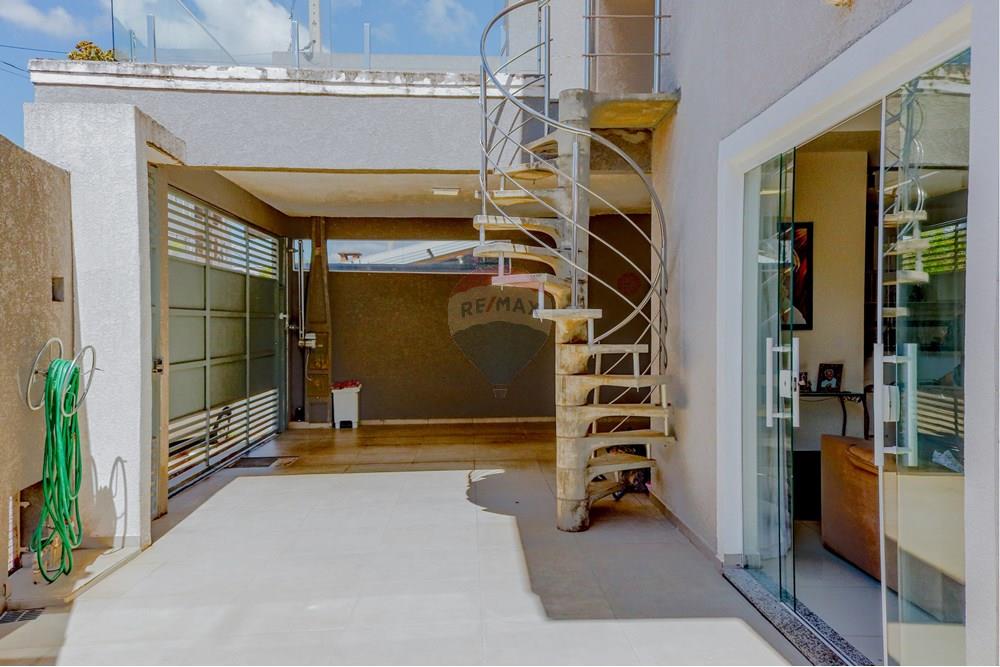 Casa - Venda - Atibaia , São Paulo - 4 - Sobrado de Esquina com 3 Quartos e 3 Vagas de Garagem.jpg - Garagem - 690921092-5