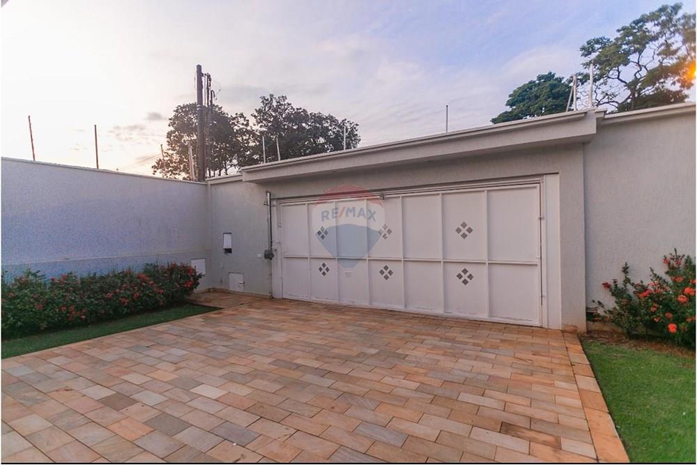 Casa para alugar com 5 quartos, 450m² - Foto 3
