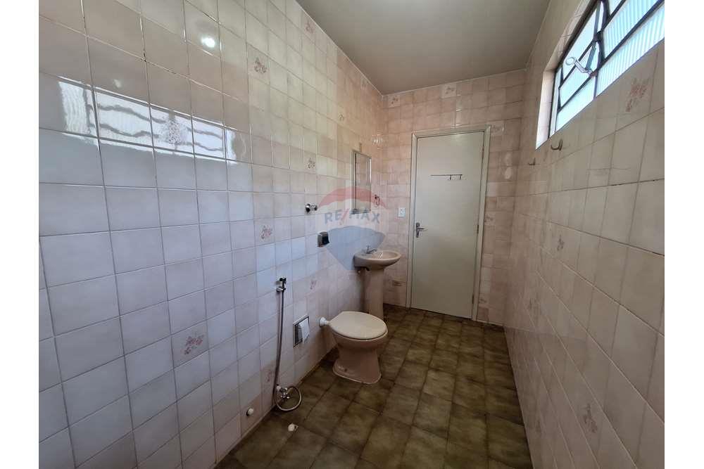 Casa à venda com 6 quartos, 249m² - Foto 6