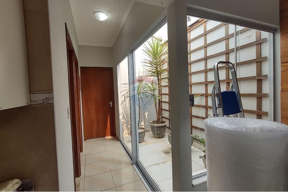 Casa para alugar com 2 quartos, 120m² - Foto 2