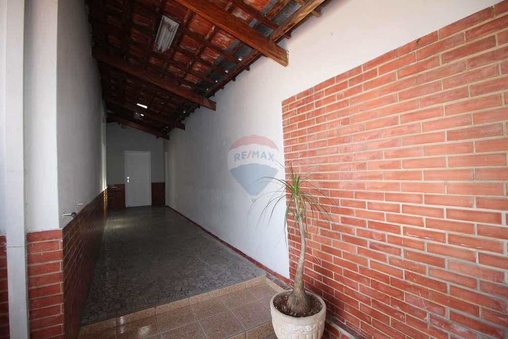 Casa para alugar com 3 quartos, 242m² - Foto 32